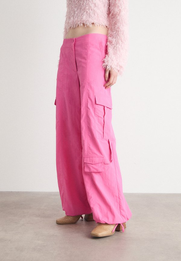 EDITION GEORGE ESSENTIAL - Cargo trousers - coral blush