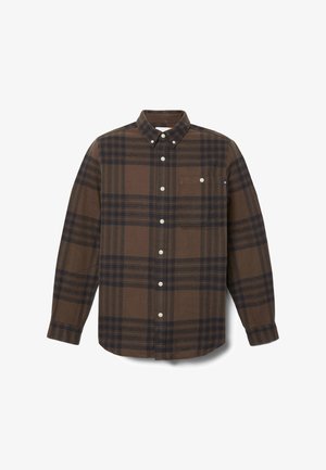 Brązowa koszula w kratę z guzikami, z kieszonką, z ciemniejszymi niebieskimi i jaśniejszymi brązowymi kwadratami oraz białymi guzikami z przodu.