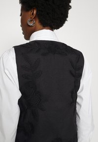 Fabienne Chapot ZOE GILET - Colete - black