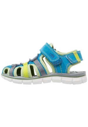 Blå og grøn børnesandal med åben tå, justerbar rem og tekstureret overdel. Hvid gummisål med forhøjede grebsmønstre.