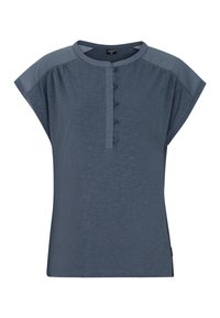 Krátký rukáv, modrý top vyrobený z měkké látky. Má kulatý výstřih a knoflíkovou lištu se šesti odpovídajícími knoflíky vpředu.