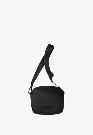 Černá ramenní taška vyrobená z látky s hladkým povrchem, obdélníkového tvaru, na zip a s nastavitelným popruhem. Obsahuje kapsu s klopou na přední straně.