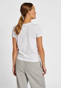 Hummel KRISTY SHORT - T-shirts basic - white