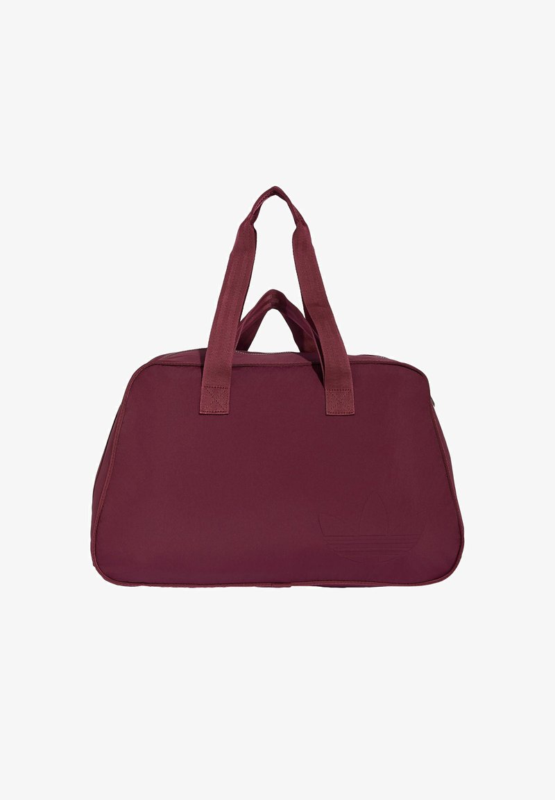 Borsa da viaggio rettangolare color granata con manici doppi e logo discreto sulla parte anteriore, progettata per trasportare oggetti personali durante viaggi o attività sportive.