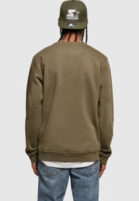 Starter ESSENTIAL CREWNECK - Sudadera - darkolive