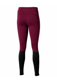 Leggings de sport ajustés avec une taille haute, partie supérieure bordeaux et jambes inférieures noires, présentant des détails de couture et une petite poche zippée.