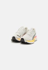 Puma VELOCITY NITRO 3  - Zapatillas running asfalto - vapor gray/sun stream/sunset glow
