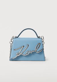 Nevybráno, blue bloom