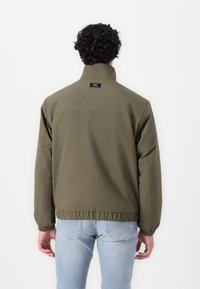 TOM TAILOR DENIM STAND UP COLLAR BLOUSON - Regnjakke / vandafvisende jakker - jungle soil green