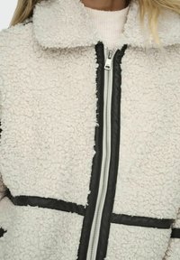 ONLY Giacca in pile - white sand