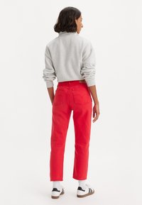 Levi's® CROP - Jeans a sigaretta - script red