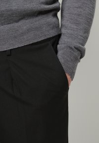 PROFUOMO Pantalones chinos - black