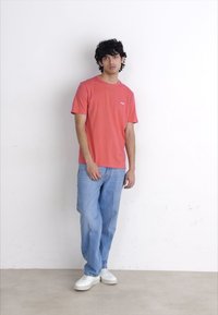 HUGO DERO - T-shirt basic - medium red