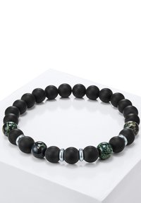 Brăţară din mărgele negre mate, cu mărgele decorative lucioase de diferite culori şi accente de argint, aranjate într-un design circular.