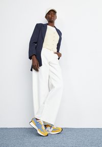 New Balance WS327 - Sneaker low - varsity gold