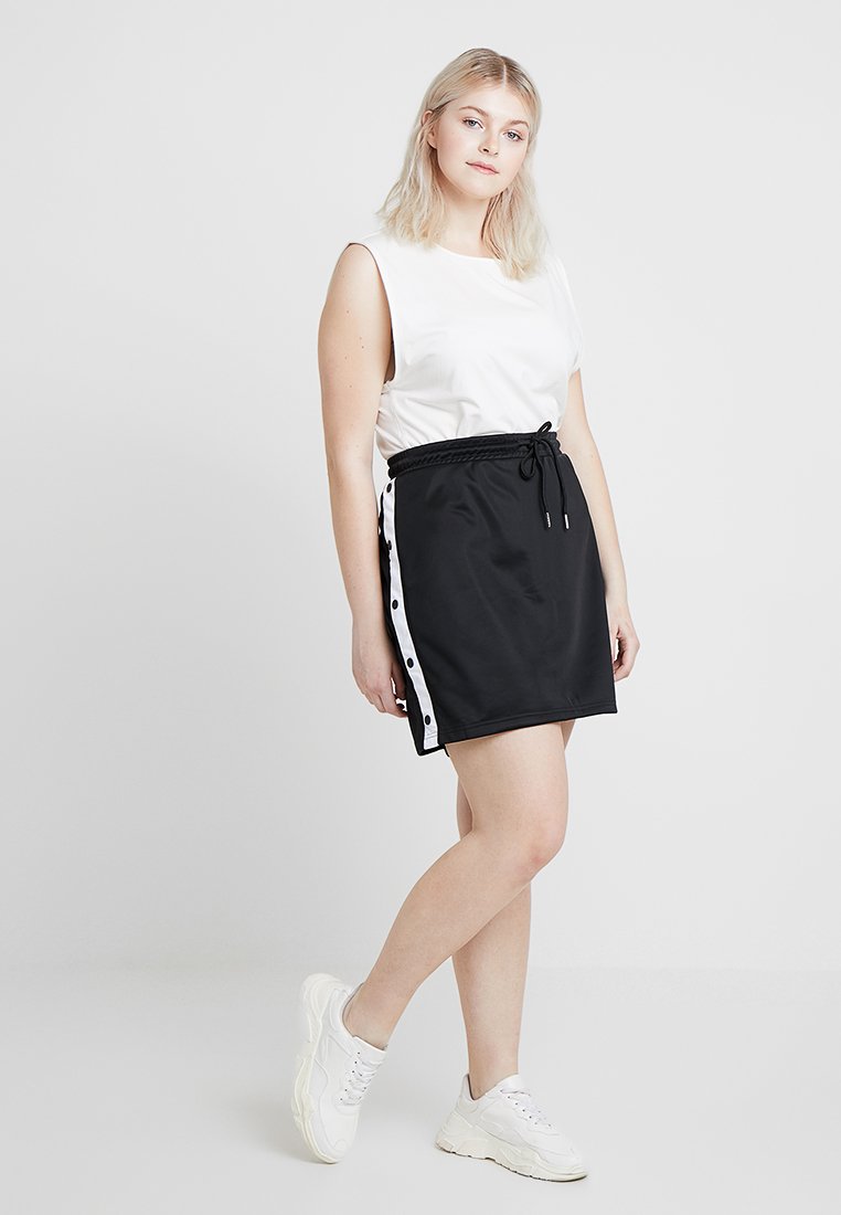 Damen Jeansröcke | Urban Classics Curvy LADIES TRACK SKIRT A-Linien-Rock black/white/schwarz - JX35608 Damen Jeansröcke | Urban Classics Curvy LADIES TRACK SKIRT A-Linien-Rock black/white/schwarz - JX35608