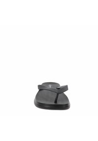 Chancla negra con suela texturizada, tirante horizontal y separador en forma de V. Hecha de goma para flexibilidad y comodidad.
