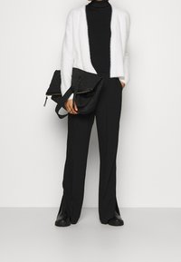 OPUS Kofta - off-white