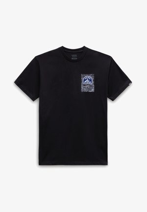 Zwart Vans T-shirt met korte mouwen en een klein blauw-wit "Off The Wall" logo op de linkerborst met een berg- en golfontwerp.