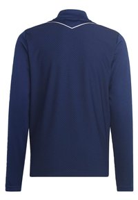 Marineblaues Langarm-Polohemd mit einem strukturierten Muster, das einen klassischen Kragen und weiße Akzentnähte an den Schultern aufweist.