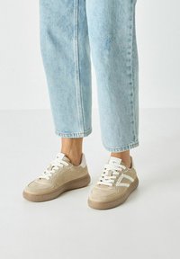 Tamaris Baskets basses - beige comb