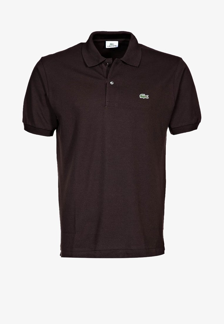 Polo noir à manches courtes Lacoste avec deux boutons et un petit logo crocodile vert sur la poitrine gauche.