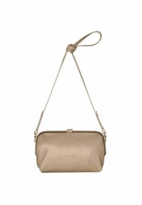 Borsa a tracolla in pelle artificiale beige con forma rettangolare, chiusura superiore con zip e una tracolla in pelle annodata. Design minimalista con logo impresso.