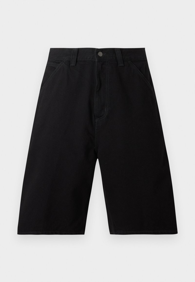 Schwarze knielange Denimshorts mit Fronttaschen, Gürtelschlaufen und Knopfverschluss an der Taille.