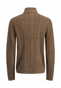 Brauner gestrickter Pullover mit Kabelmuster, hohem Kragen, gerippten Bündchen und Saum. Dicke Textur mit vertikalen Linien im gesamten Stoff.