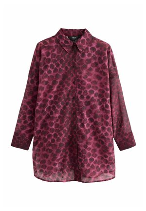 Langærmet skjorte med knapper og spidst krave i mørk pink og sort leopardprint.