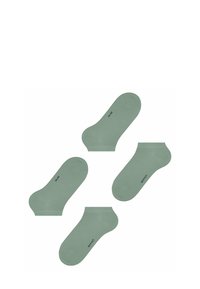 Zielone bawełniane skarpetki, niski krój, gładka faktura, z akcentami logo. Wyeksponowane cztery pary, charakteryzujące się minimalistycznym stylem.