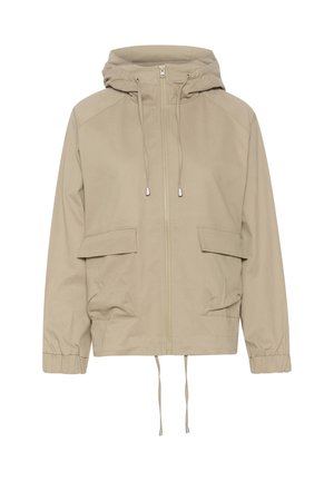 Chaqueta ligera color beige con capucha, cremallera frontal, dos grandes bolsillos, puños elásticos y cordones ajustables en el dobladillo. Textura suave.