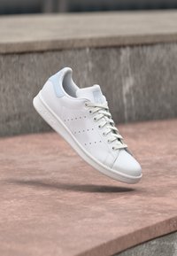 Επιλέχθηκε, footwear white/crystal sky