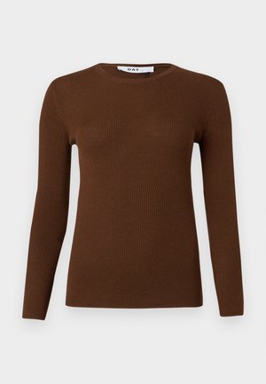 Ruskea neulottu villapaita, jossa on pitkät hihat, ribbineulos, pyöreä kaulus ja istuva malli. Merkissä lukee "DAY." Ei näkyviä kuvioita tai korostuksia.