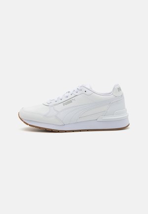 ST RUNNER V4 UNISEX - Trainers - white/glacial gray