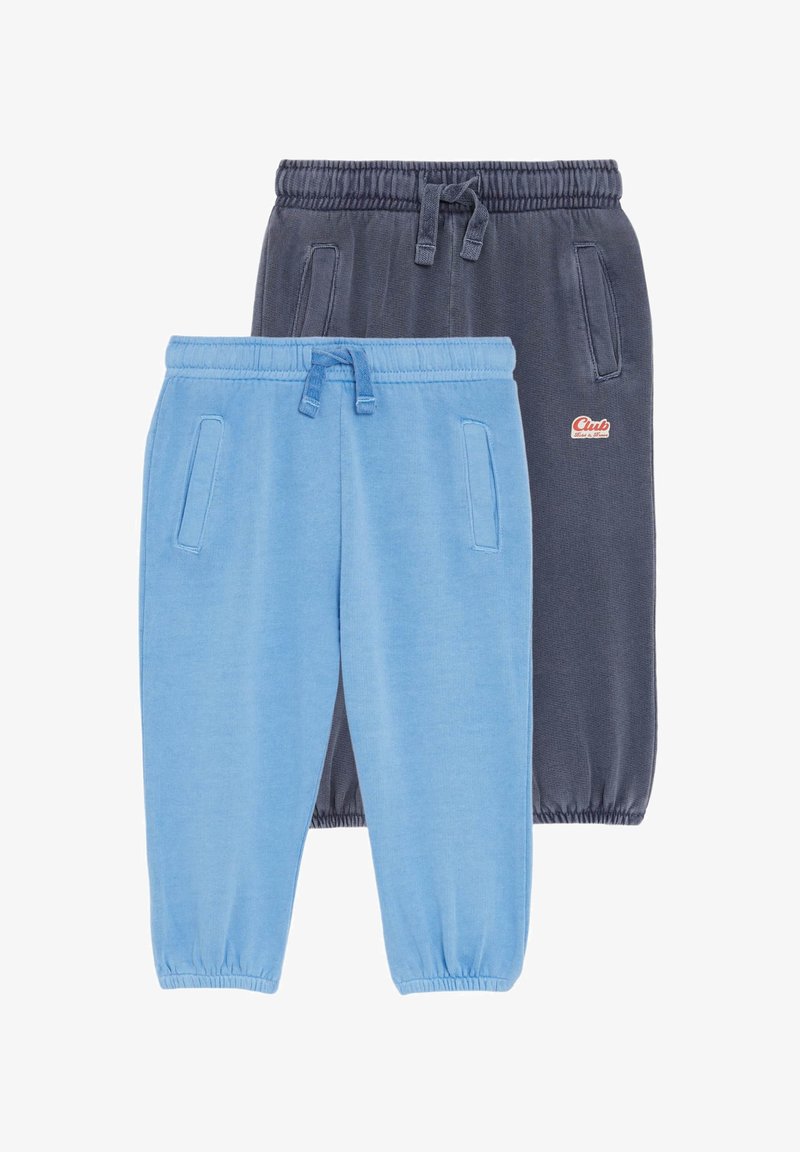 Två par joggerbyxor: ett ljusblått och ett mörkgrått. Båda har elastiska midjeband, dragsko med stoppare och sidofickor.