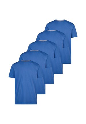 Fem ensfarvede blå T-shirts med korte ærmer og rund hals, lagt overlappende på en hvid baggrund.