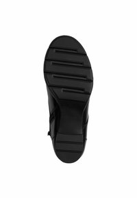 Semelle de chaussure noire avec un motif de grip texturé, présentant des rainures horizontales et une finition lisse le long des bords. Matériau en caoutchouc durable.