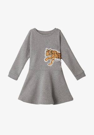Graues Langarmkleid mit ausgestelltem Rock und einem detaillierten orangen Tiger-Print auf der rechten Brustseite.