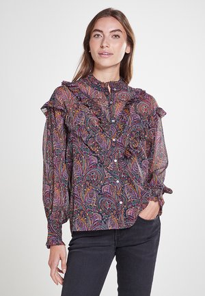 Blusa negra transparente con un colorido patrón de paisley, cuello fruncido, mangas largas y cierre de botones. Tela texturizada con diseños intrincados.