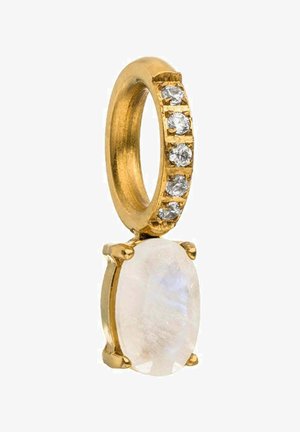 Goldohrring mit einer Reihe von fünf kleinen klaren Edelsteinen am Ring und einem großen ovalen weißen Stein, der darunter hängt.