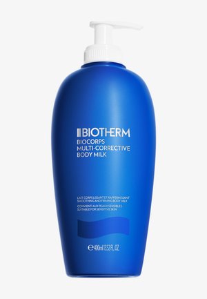 Blå plastpumpflaska märkt "Biotherm Biocorps Multi-Corrective Body Milk," 400 ml, med en jämn textur och minimalistisk design.