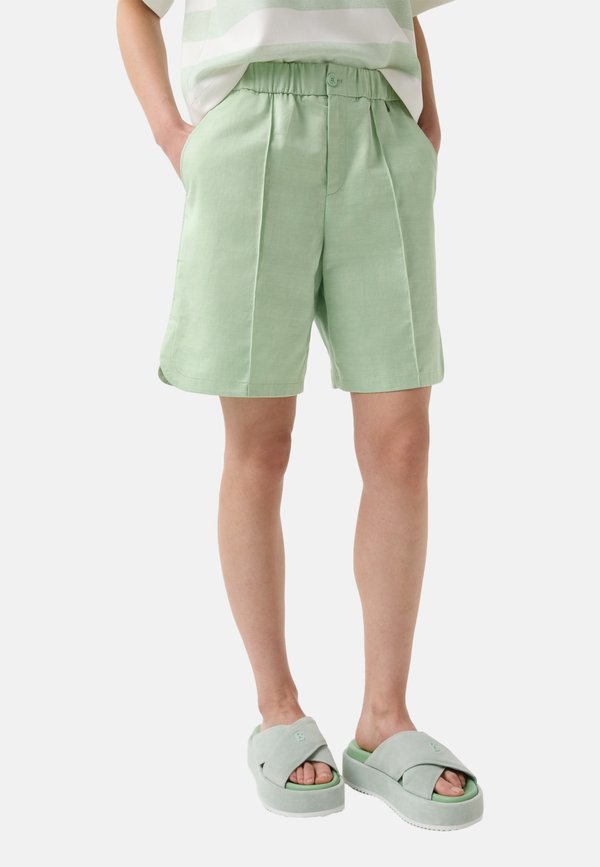 OLANA - Shorts - hellgrün