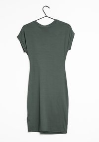 Vestido de manga corta en verde oscuro, confeccionado en una tela suave y elástica. Diseño sencillo con escote redondo y silueta ajustada.