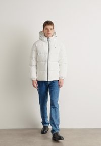 Tommy Jeans ESSENTIAL  - Down jacket - white