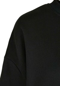 Urban Classics Päevakleit - black