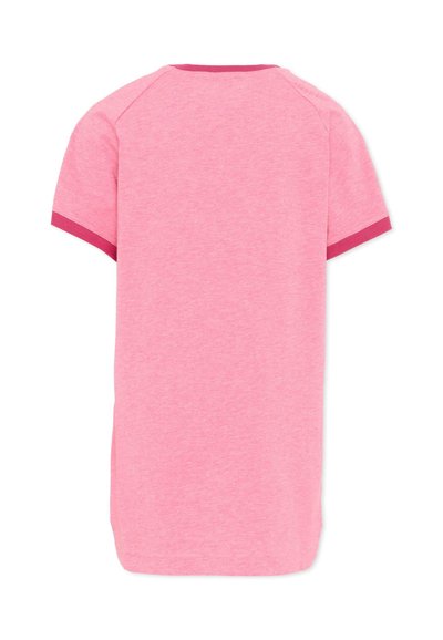 Robe rose à manches courtes avec des poignets de manche rose foncé et un ourlet arrondi, vue de dos sur un fond blanc.