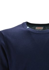 Maglione a girocollo blu navy con colletto a costine e etichetta del marchio SUN68 ben visibile all'interno del colletto.