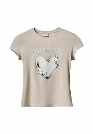 Beež lühikeste varrukatega T-särk kirjaga "BOYS LIE" ja ees särava hõbedase südamegraafikuga, suurus keskmine, kaubamärk Desigual.