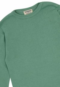 Camicia a maniche lunghe in morbido cotone biologico. Presenta un collo a giro e un colore verde pastello uniforme con una texture liscia.